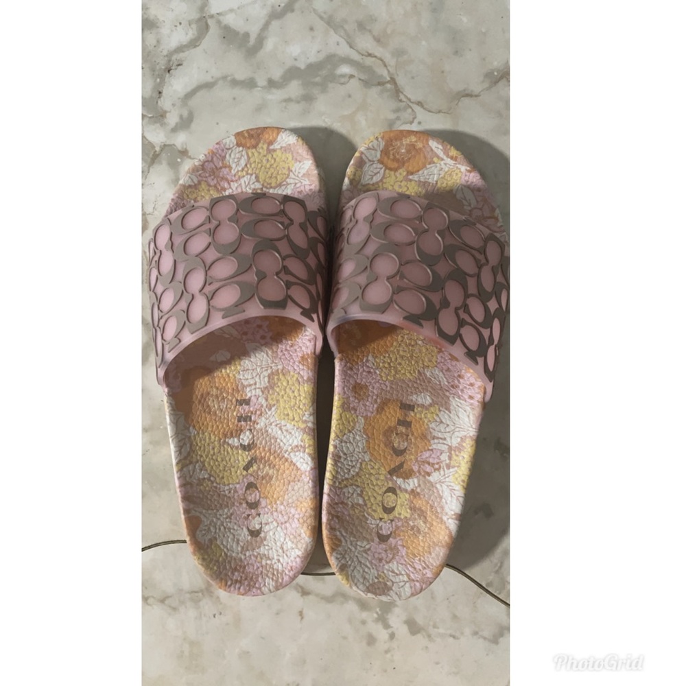 Women’s Coach Slides